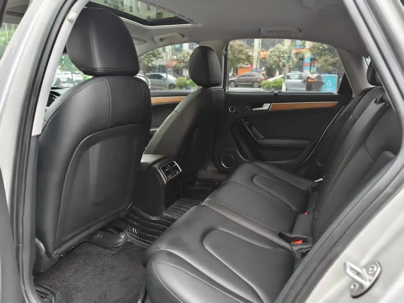Audi A4L 2015 35 TFSI Auto Luxury фото 6