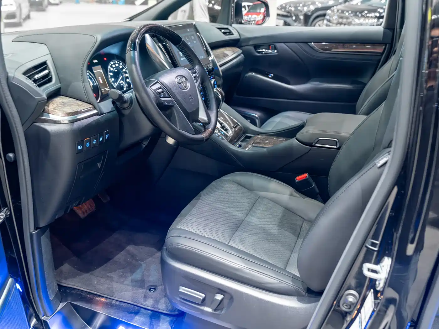 Toyota Alphard 2021 Hybrid 2.5L Ultimate фото 9