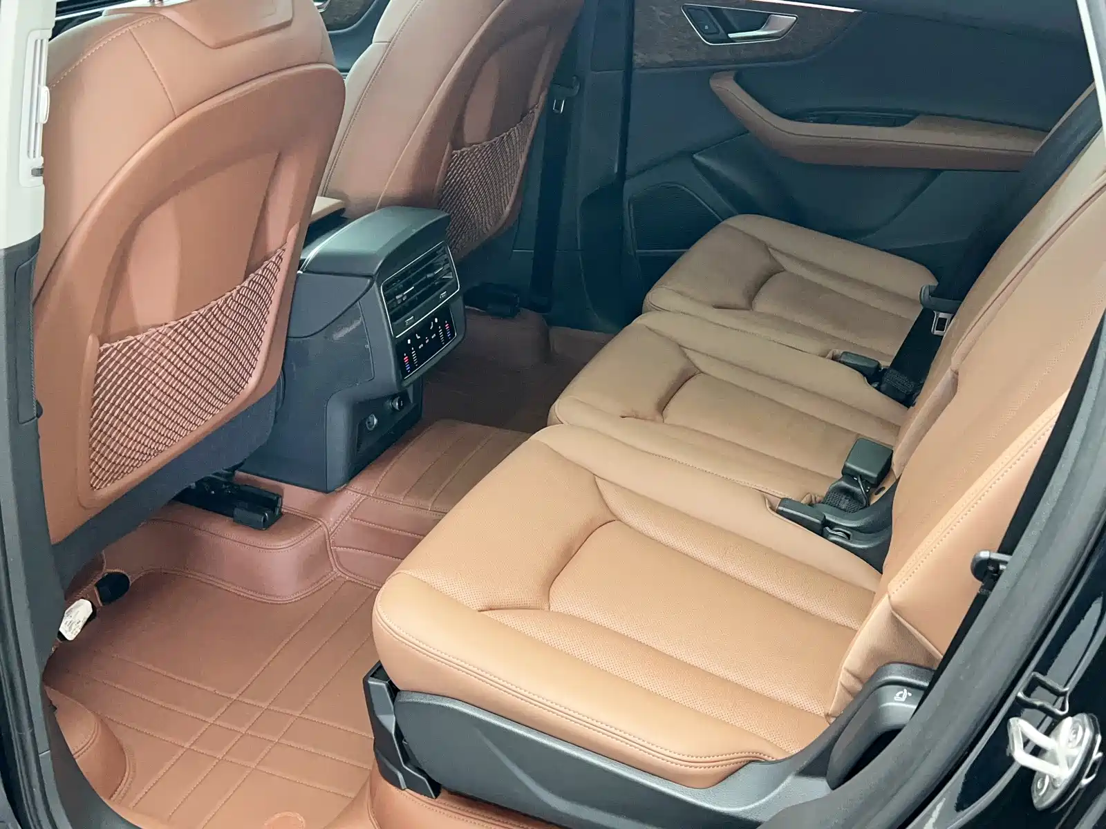 Фото 20 - Audi Q7