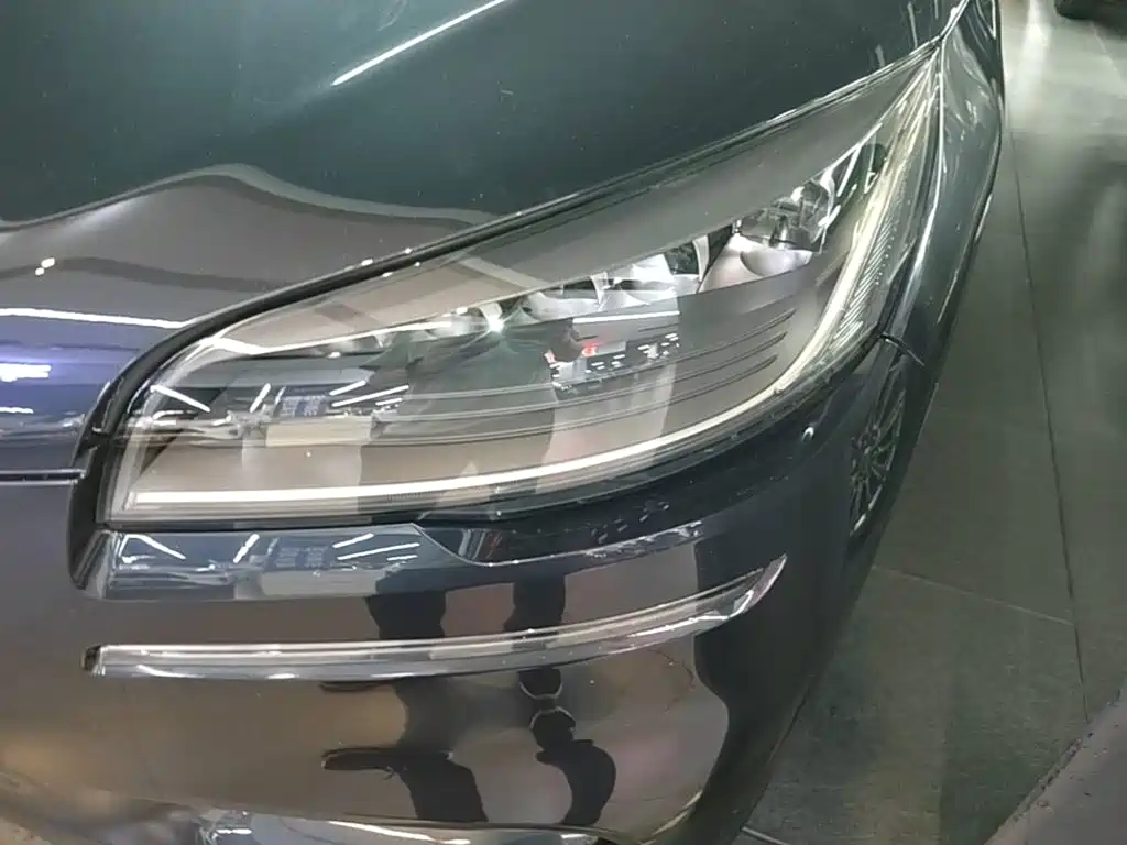 Фото 24 - Lincoln Aviator
