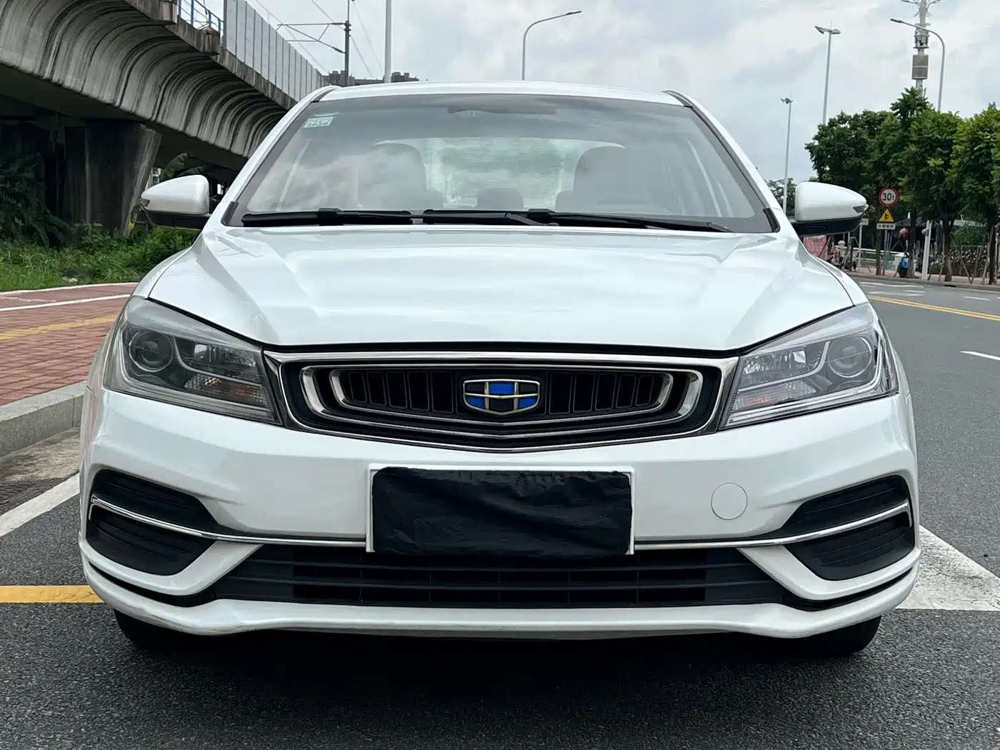 Фото 2 - Geely Emgrand