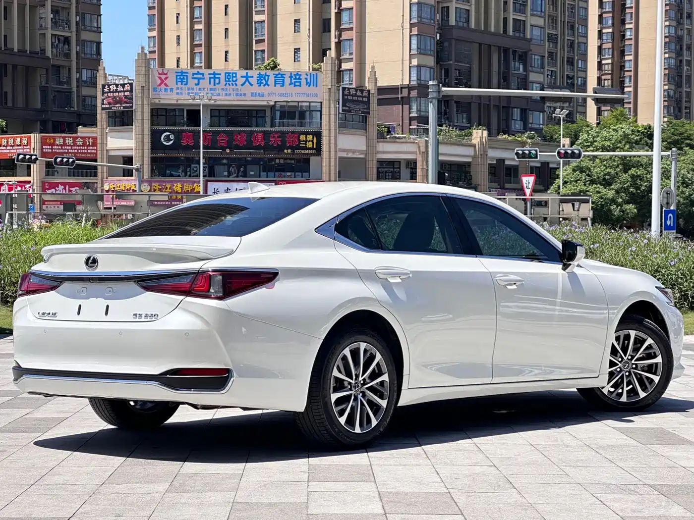 Фото 5 - Lexus ES