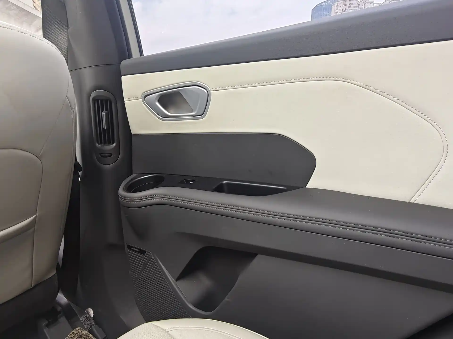Photo 15 - Hyundai ELEXIO