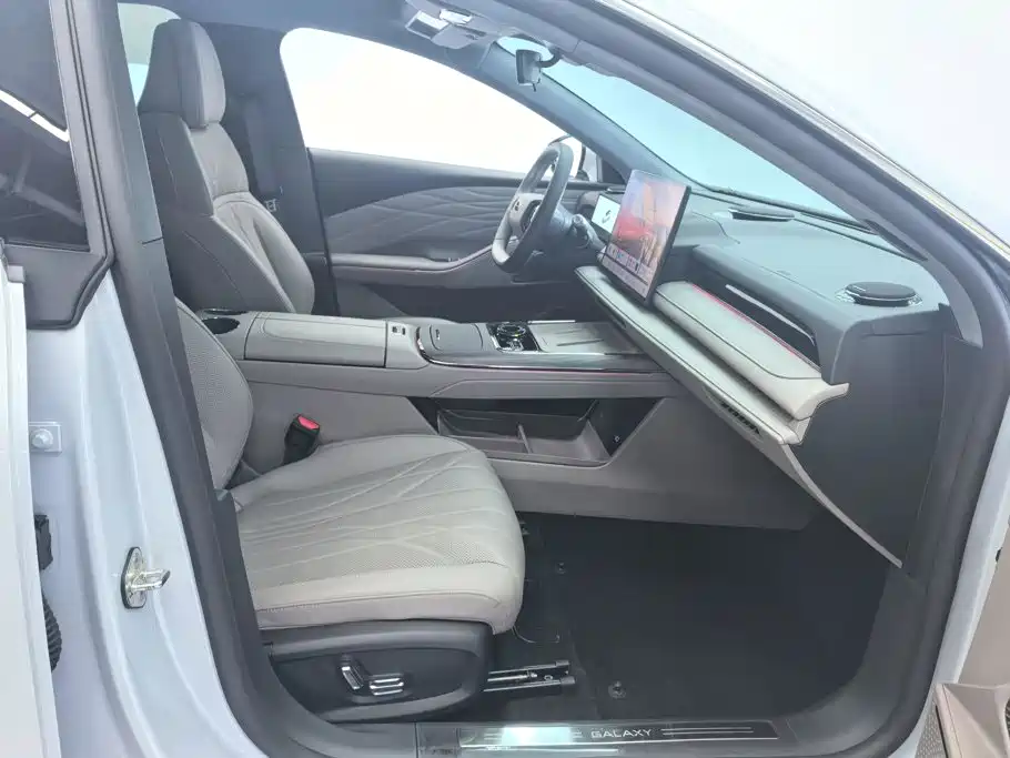 Geely Galaxy Galaxy Xingyao 8 2026 2025 130km EM-i Premium Edition