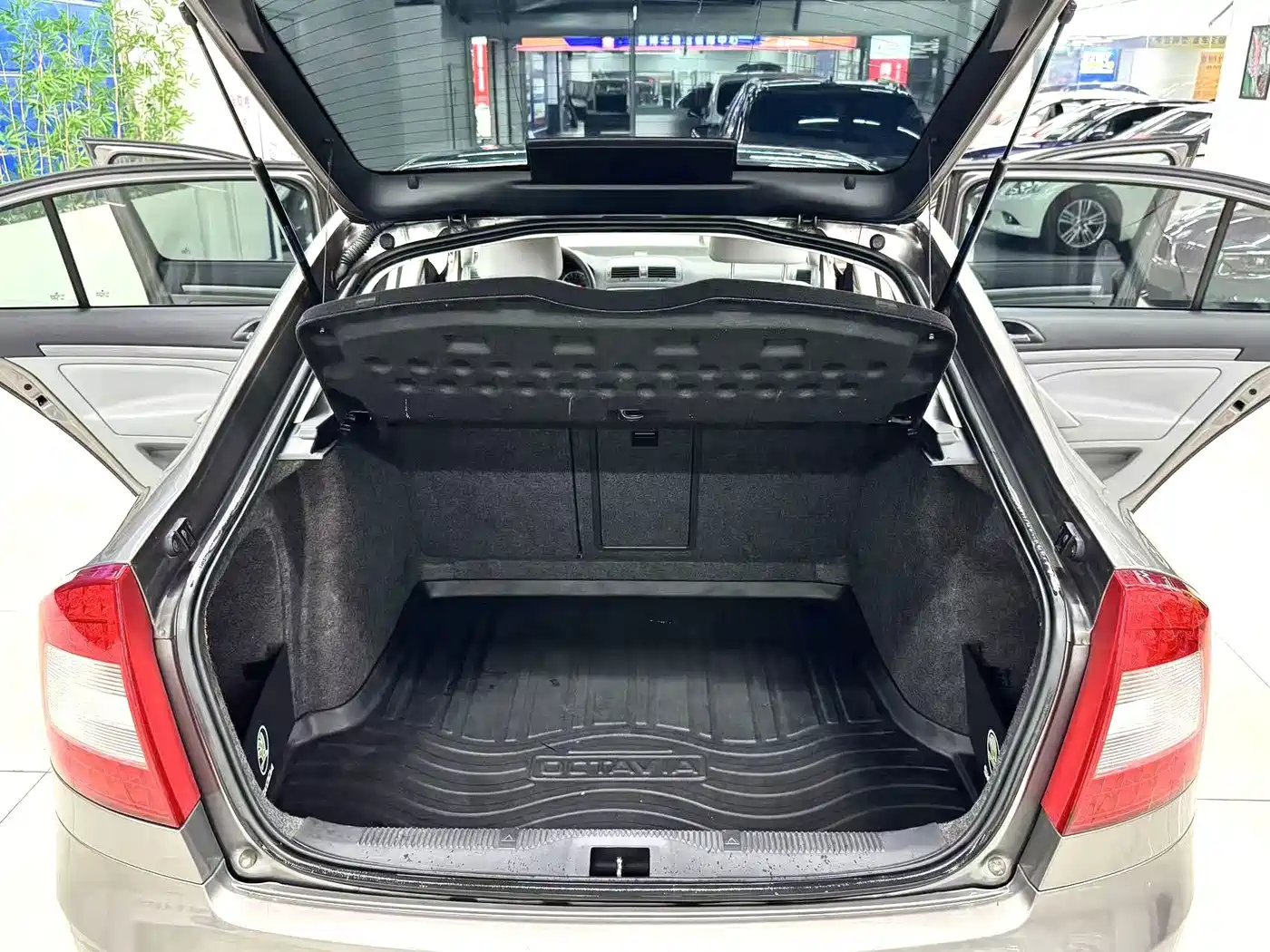 Škoda Octavia 2010 2010 1.6L Auto Comfort