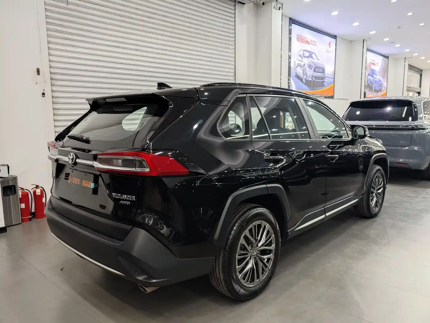 Toyota Wildlander 2023 2.0L CVT AWD Luxury PLUS фото 3