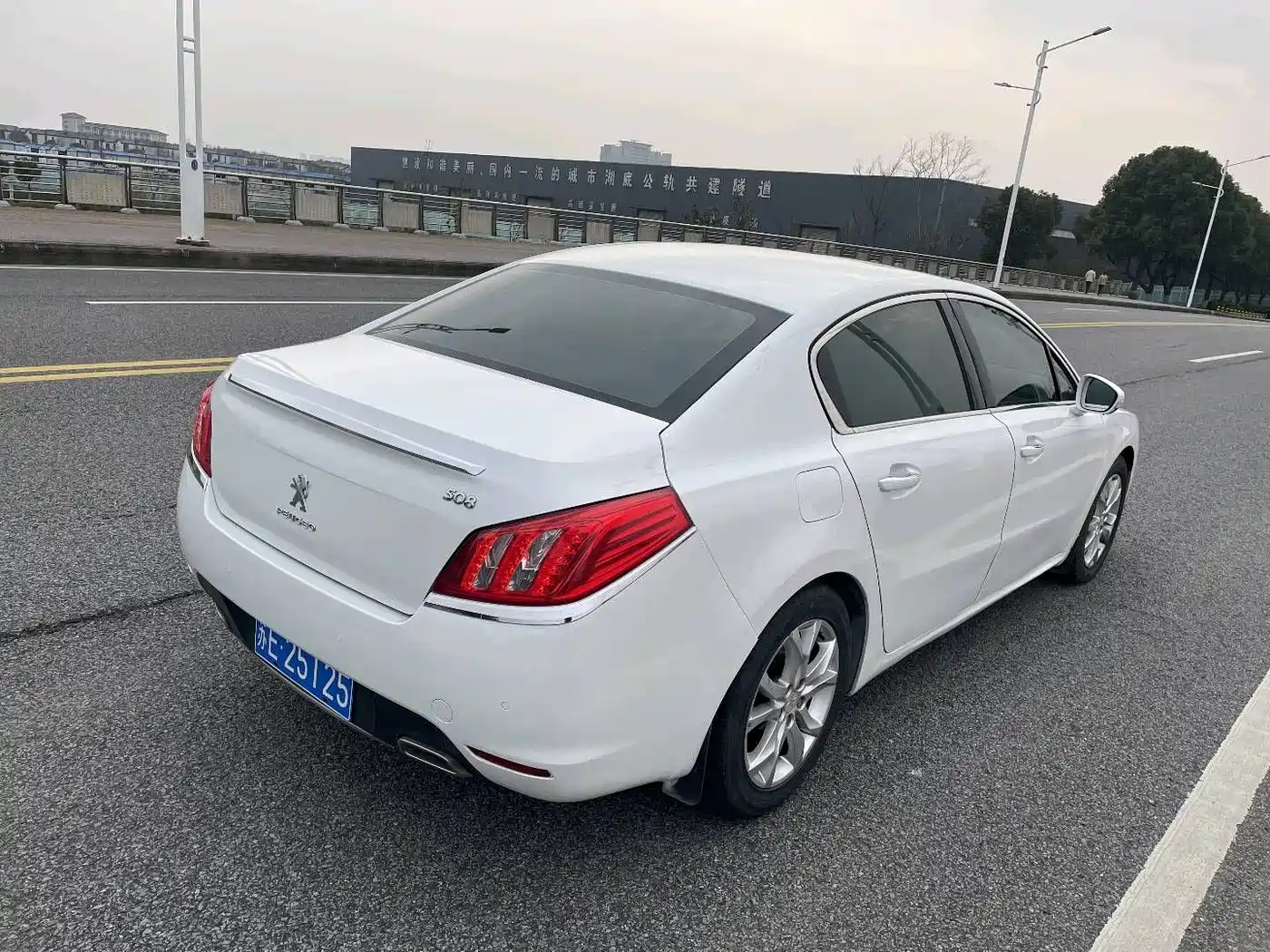 Peugeot 508 2013 2.3L Roland Garros Edition фото 8