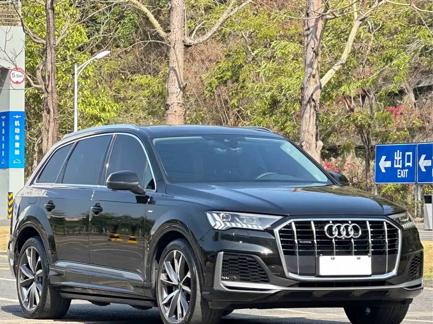 Audi Q7 2023 55 TFSI quattro S line Sport фото 3