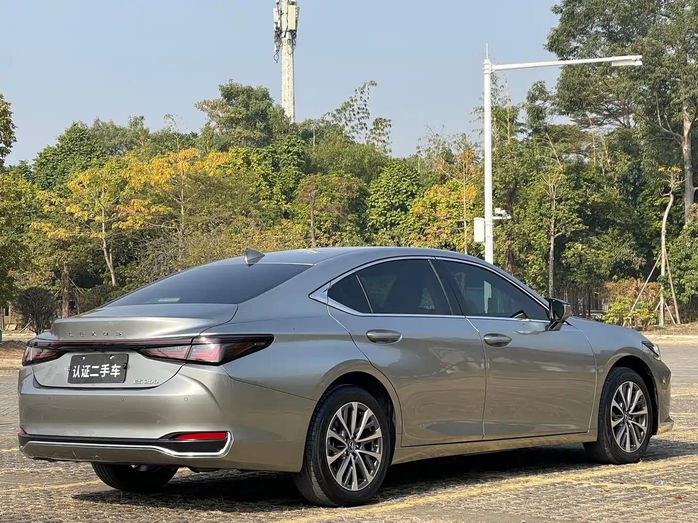 Lexus ES 2025 200 Ultimate Edition фото 6