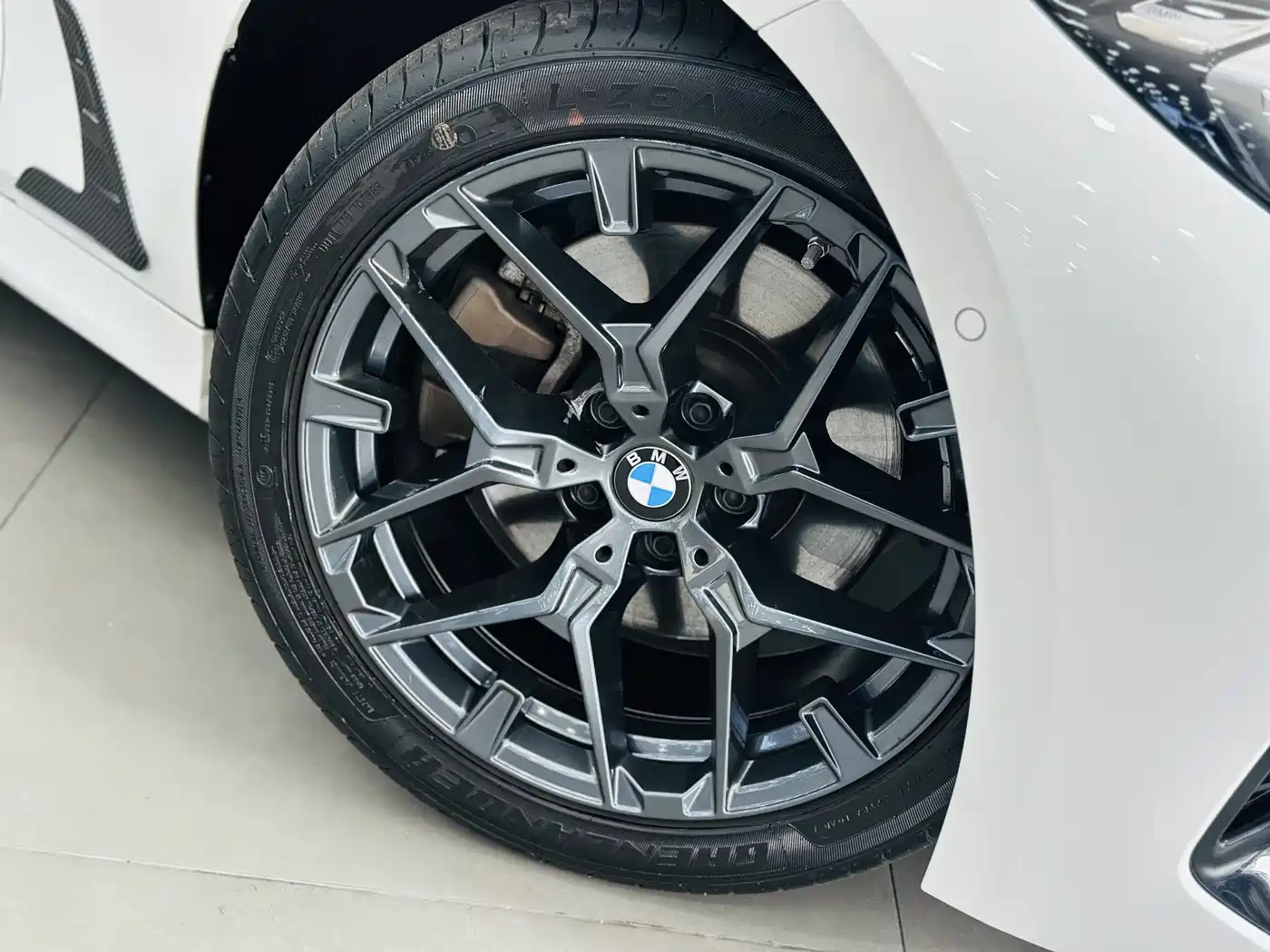 BMW 3 Series 2025 330Li M Sport Night Edition фото 10