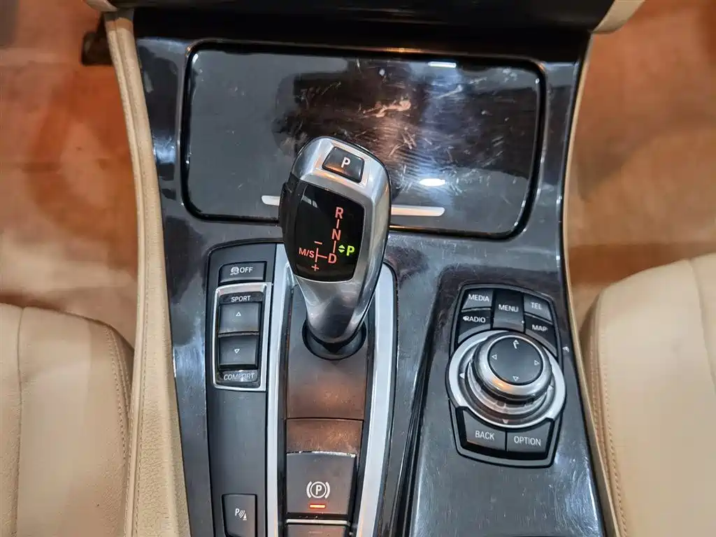 BMW 5 Series 2014 525Li Leading фото 13
