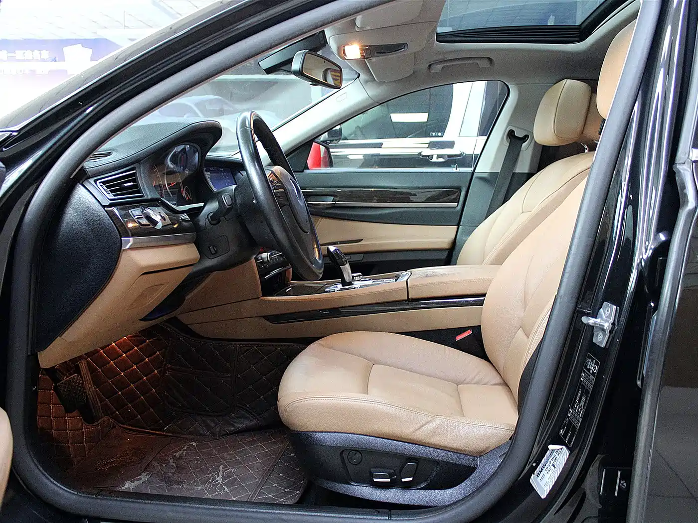 BMW 7 Series 2009 730Li Leading фото 6
