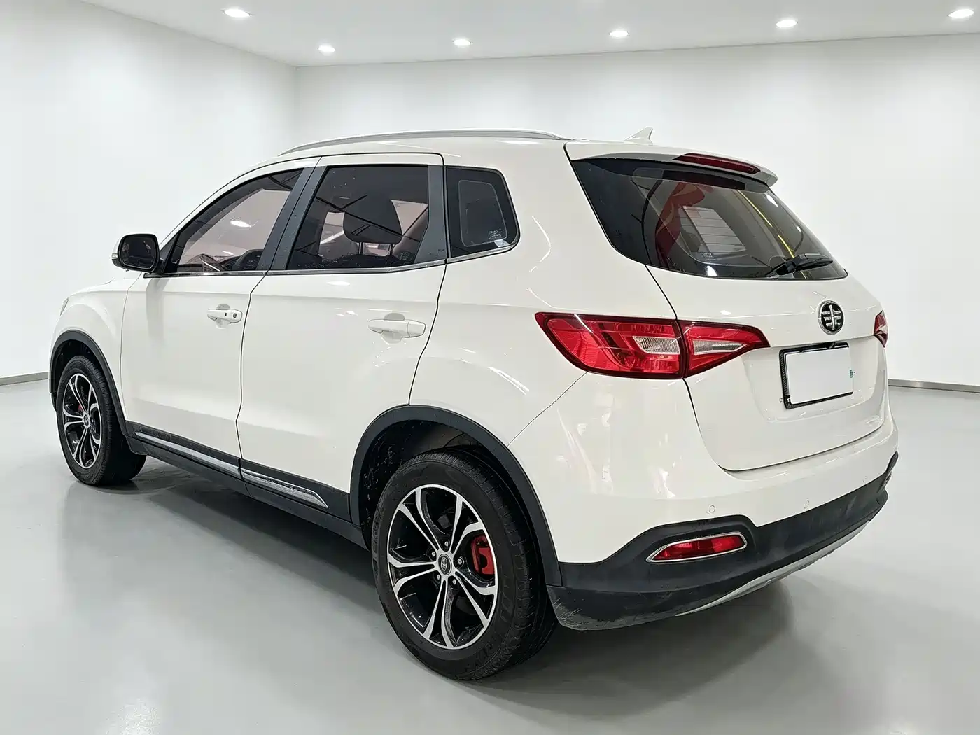 FAW Senya R7 2018 2017 Model 1.6L Automatic Smart