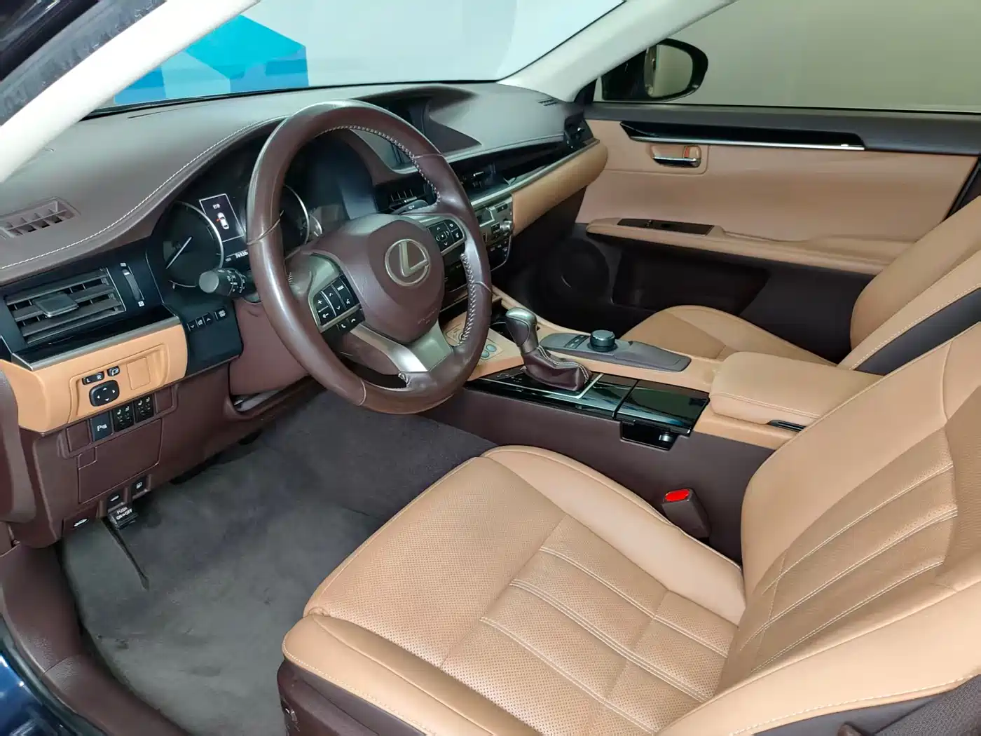Lexus ES 2015 200 Elite Edition фото 6
