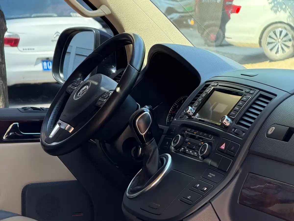 Volkswagen Multivan 2012 2.0TSI 4WD Premium фото 9