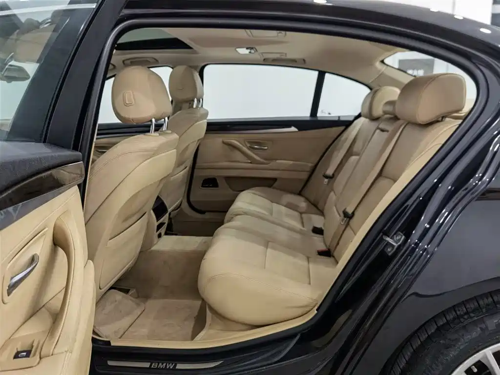 BMW 5 Series 2014 525Li Leading фото 15