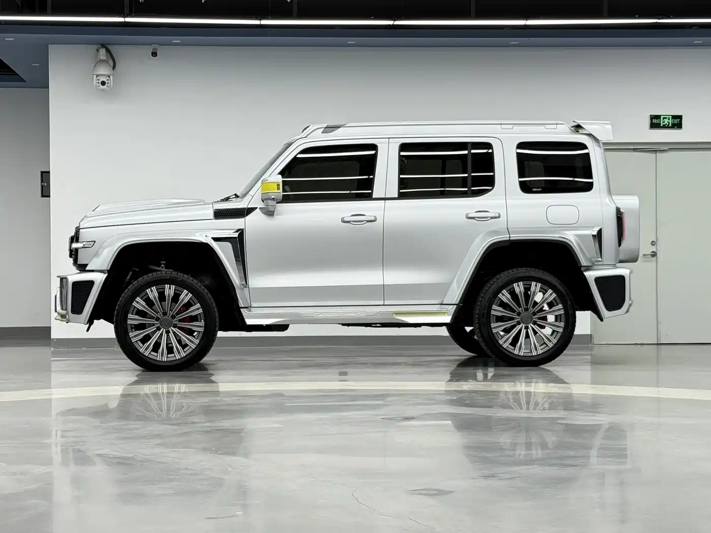 TANK CO CREATION TANK 300