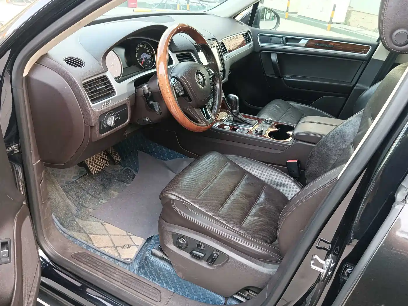 Volkswagen Touareg 2011 3.0TSI Luxury фото 14