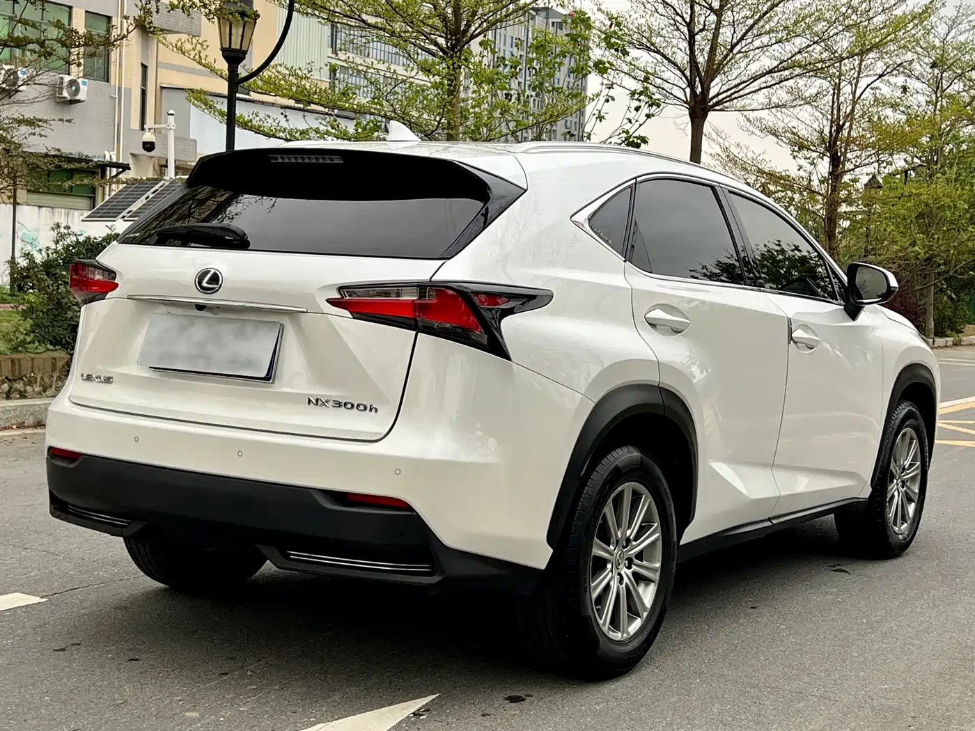 Lexus NX 2015 300h FWD Luxury фото 7