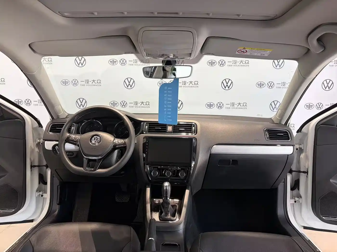 Volkswagen Sagitar 2018 1.6L Automatic Comfort фото 7