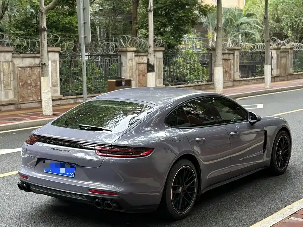 Photo 8 - Porsche Panamera
