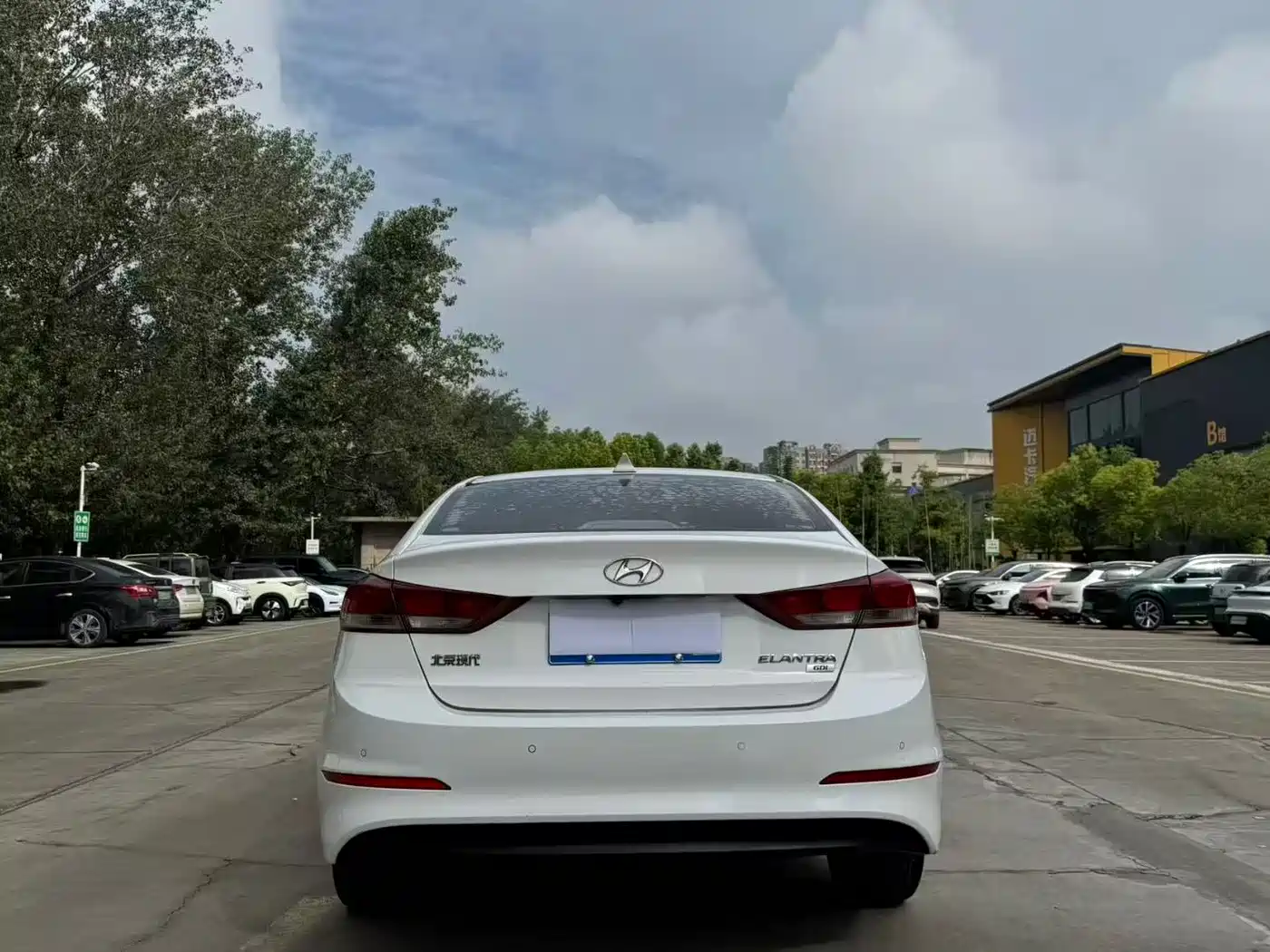 Hyundai Elantra 2018 1.6L Automatic 15th Anniversary Special Edition фото 7