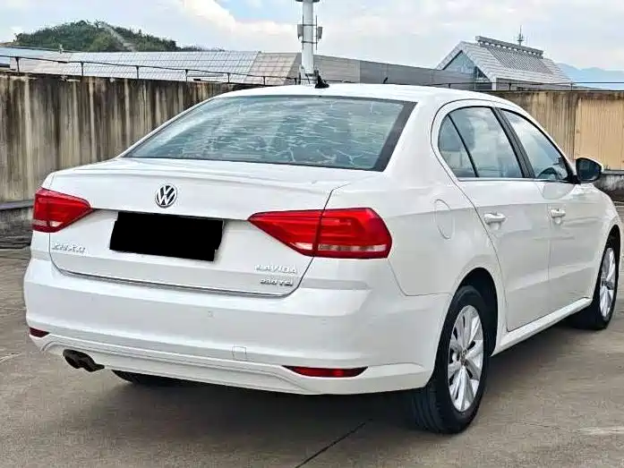 Volkswagen Lavida 2017 230TSI DSG Comfort Edition фото 9
