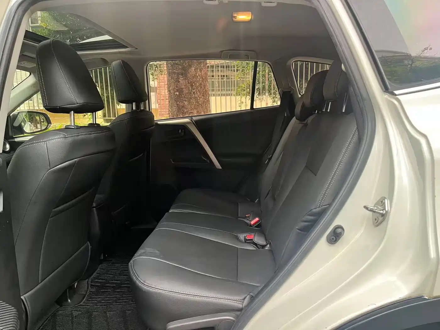 Toyota RAV4 Rongfang 2016 2.0L CVT 2WD Trend (China V) фото 8