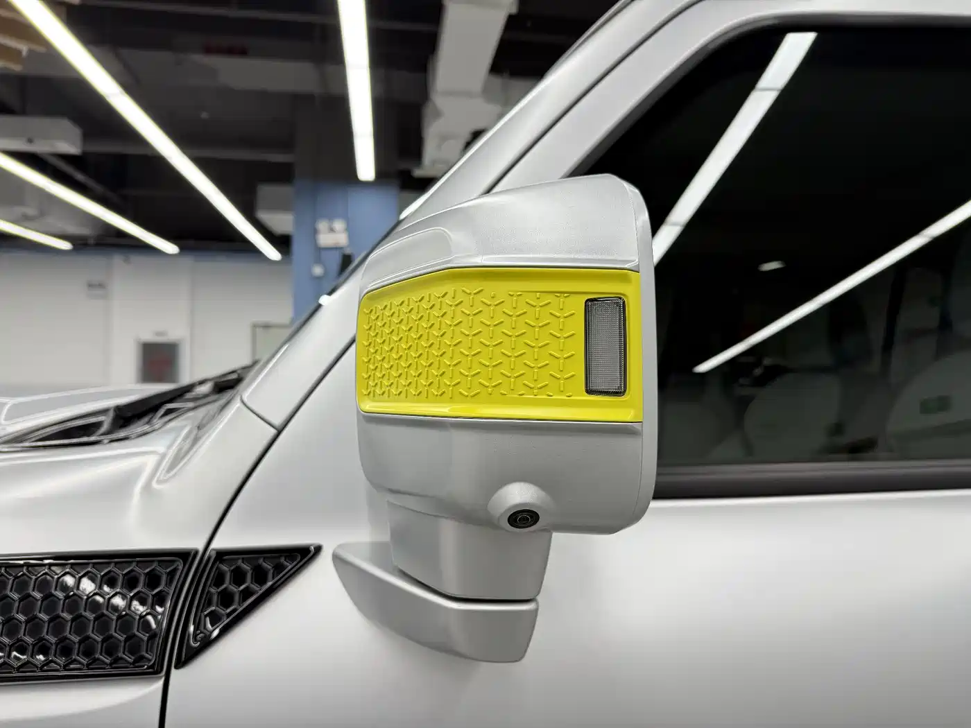 TANK CO CREATION TANK 300