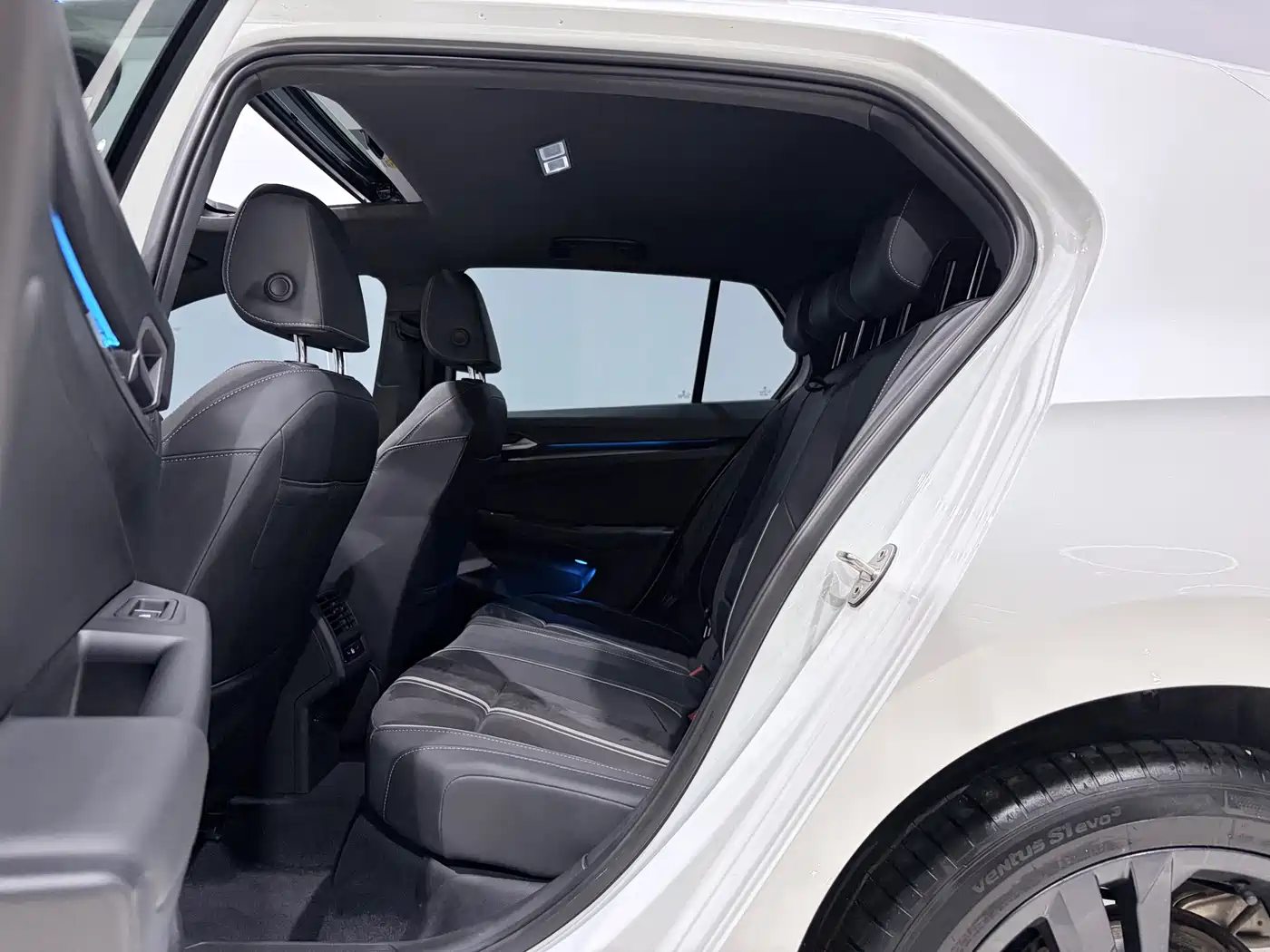 Volkswagen Golf 2023 280TSI DSG R-Line Lite фото 9