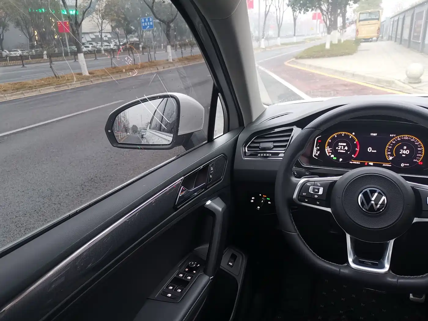 Volkswagen Tiguan L 2021 330TSI Automatic 2WD R-Line Premium фото 6