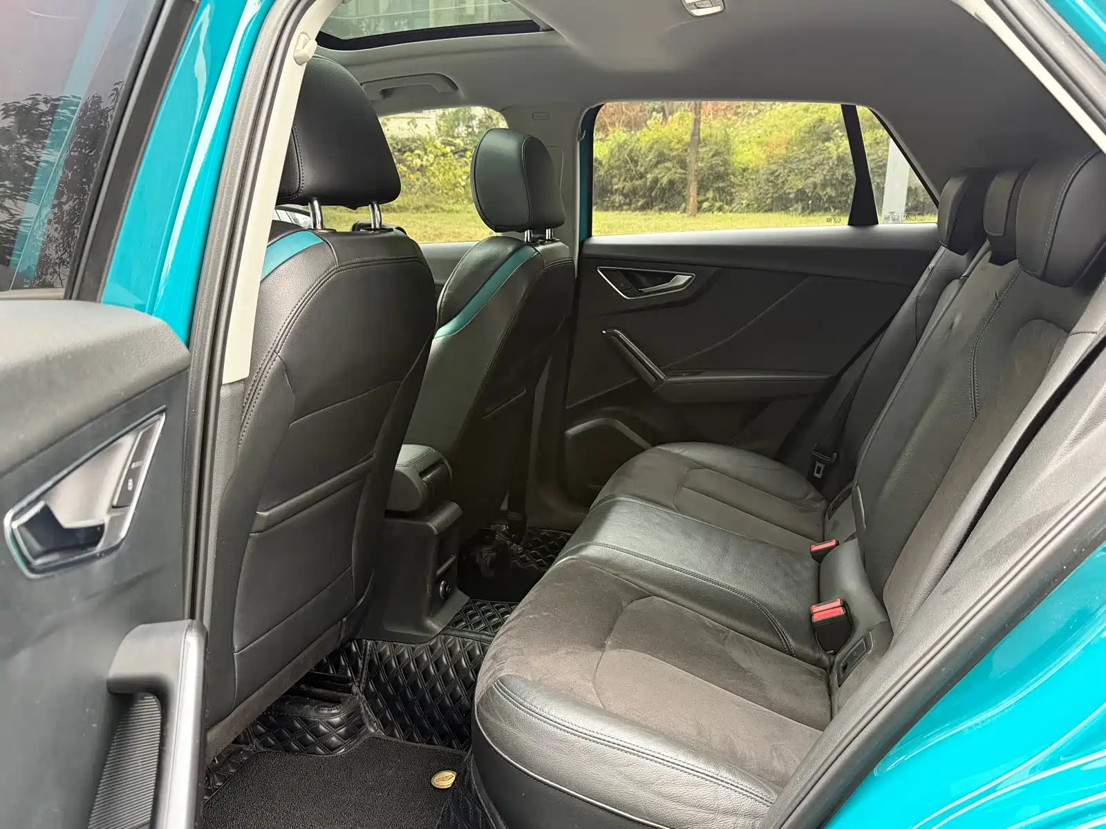 Photo 8 - Audi Q2L