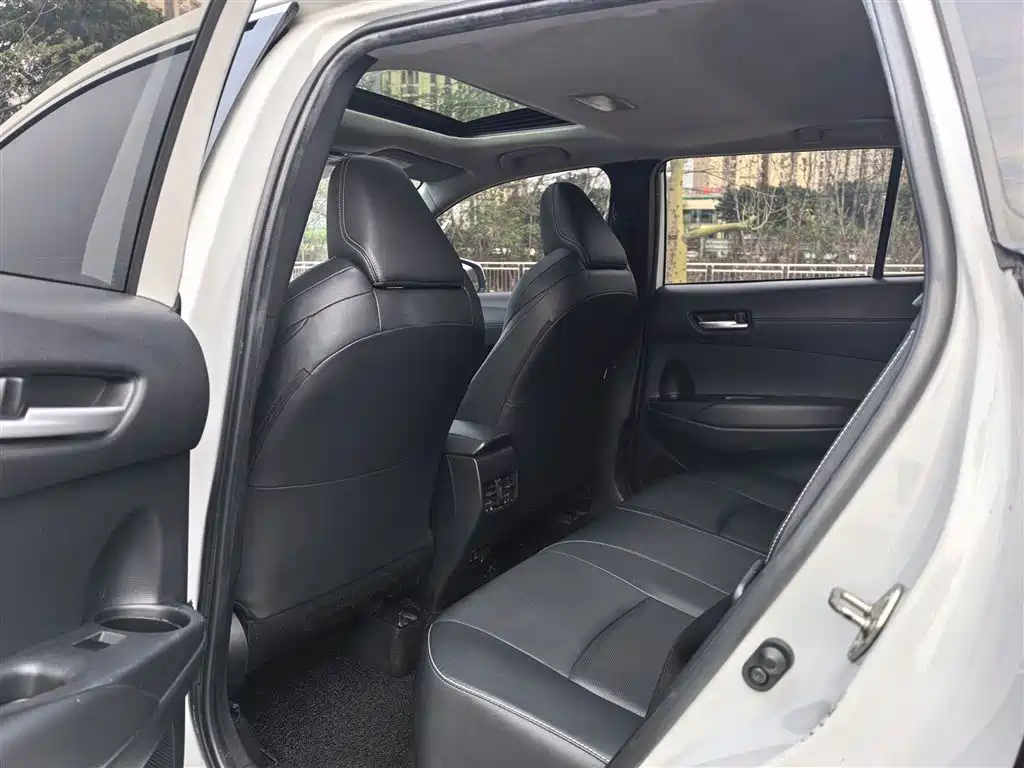 Toyota Frontlander 2022 2.0L CVT Luxury Edition фото 14