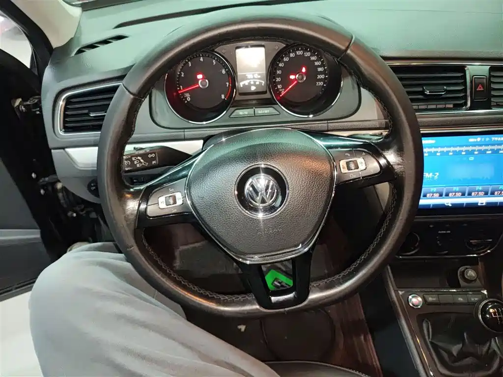 Volkswagen Lavida 2017 1.6L Manual Comfort Edition фото 11