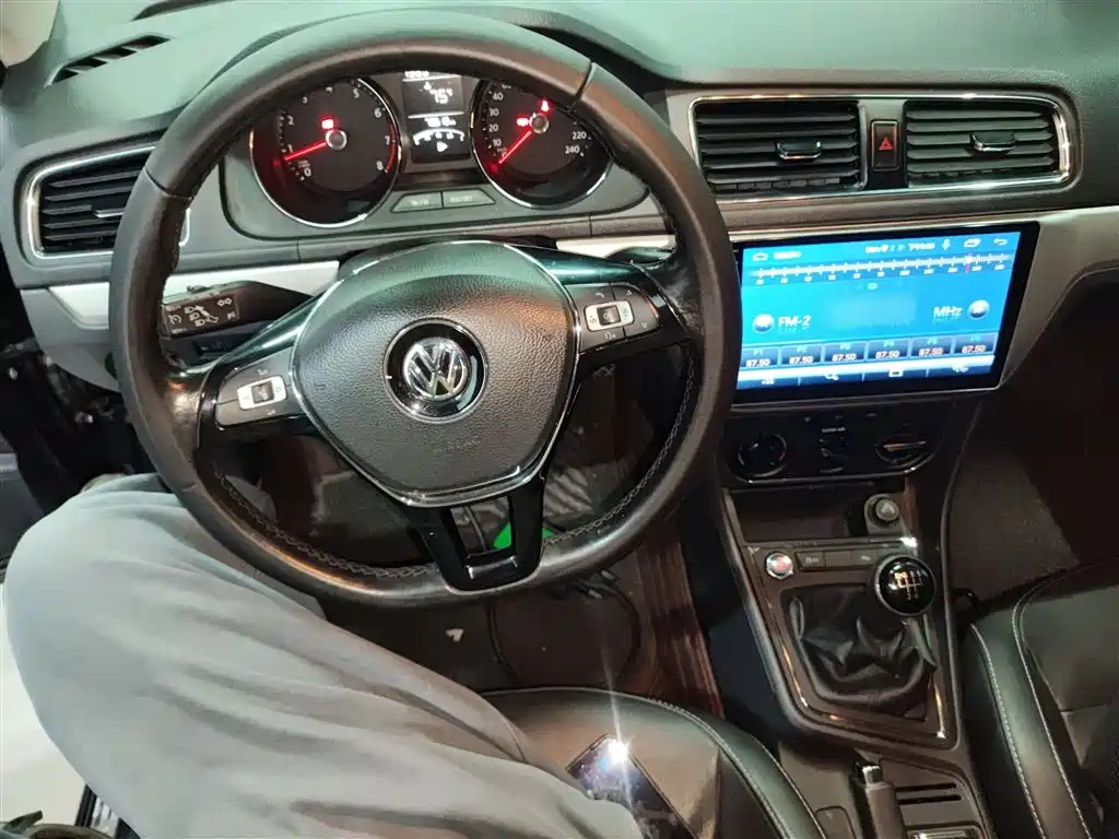 Volkswagen Lavida 2017 1.6L Manual Comfort Edition фото 10