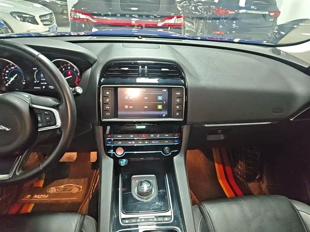Jaguar F-PACE 2018 2018 2.0T 4WD Urban Premium Edition