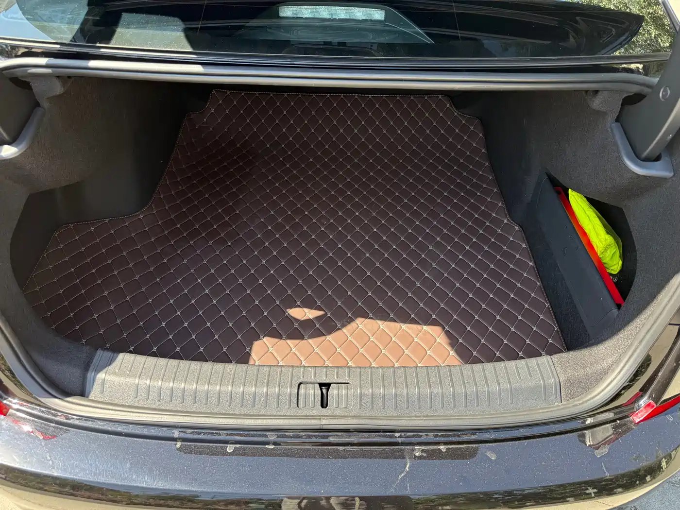 Volkswagen Passat 2024 380TSI Luxury фото 11