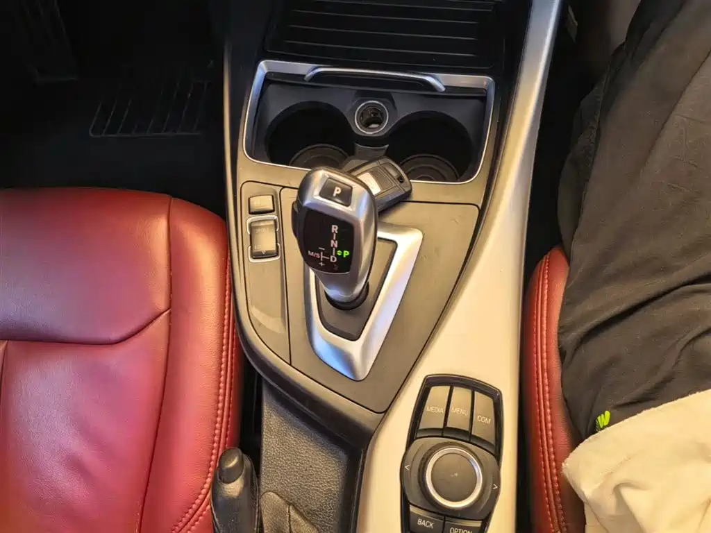 BMW 1 Series (Import) 2016 118i Leading фото 14