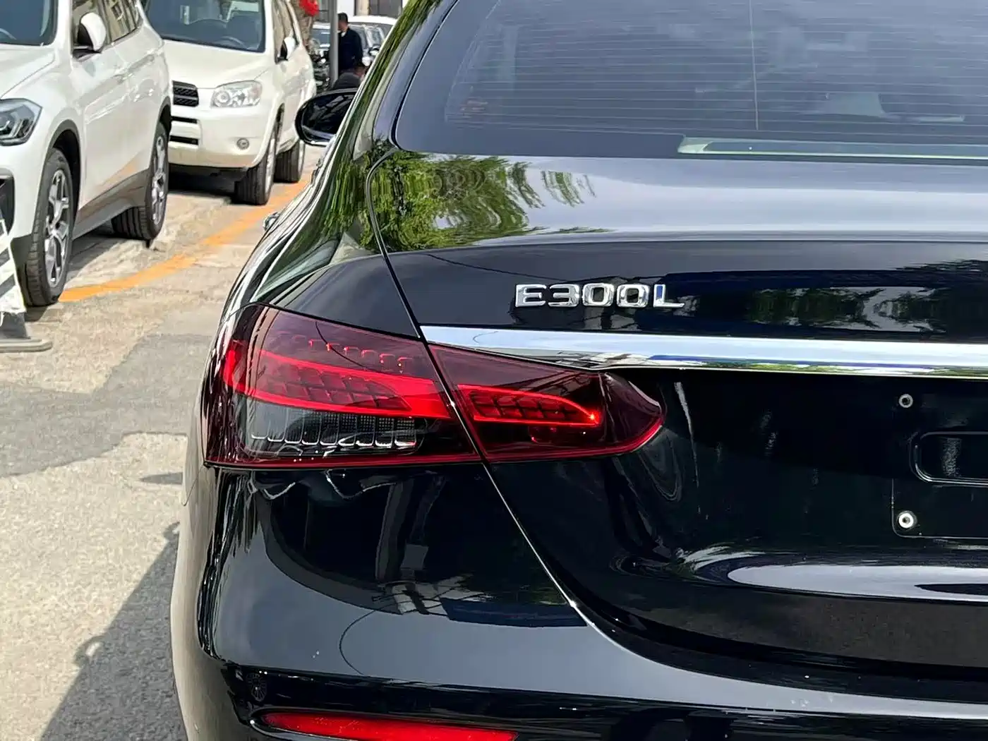 Mercedes-Benz E-Class 2022 E 300 L Luxury фото 10