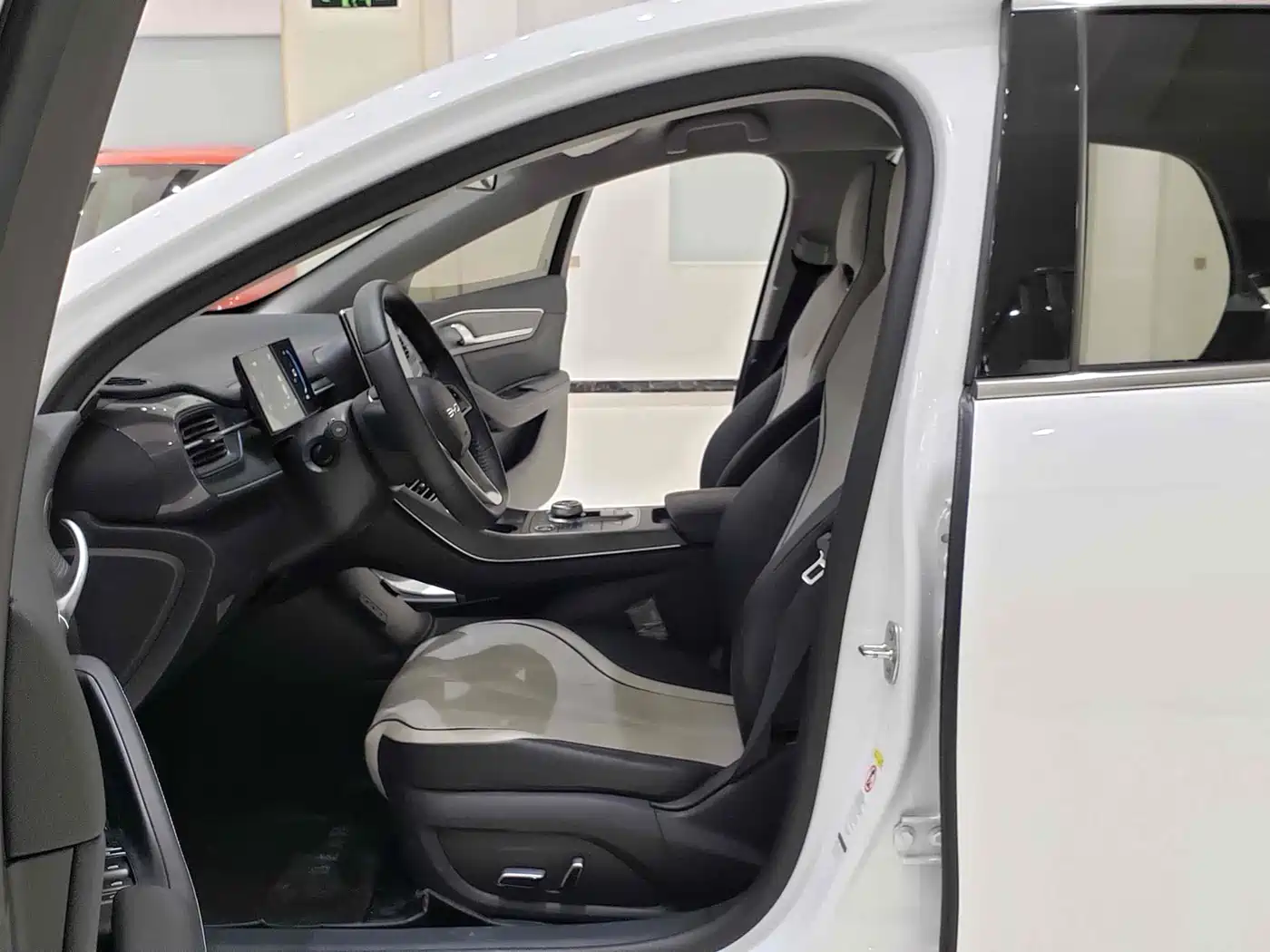 BYD Destroyer 05 2023 Champion Edition DM-i 120KM Premium фото 5