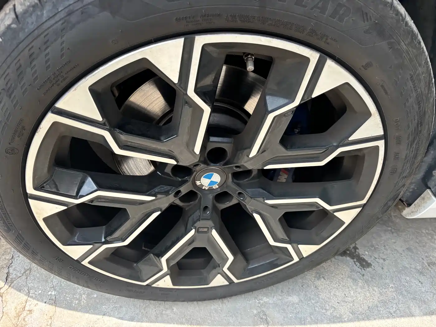 BMW X3 2025 xDrive30L Premium Model M Sport Black Package фото 3