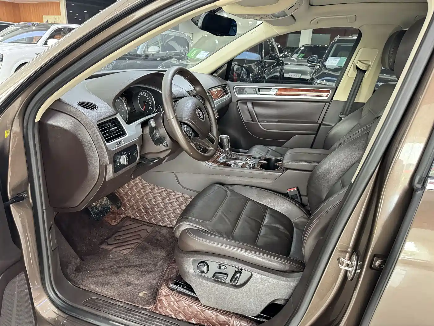 Volkswagen Touareg 2014 3.0TSI New Edge Edition фото 4