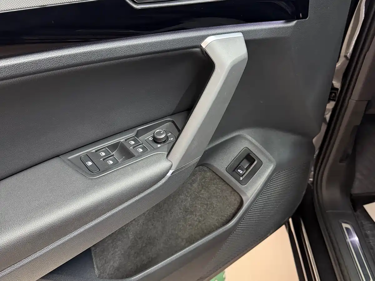 Volkswagen Tayron 2022 280TSI 2WD Luxury Smart Connect Edition фото 11