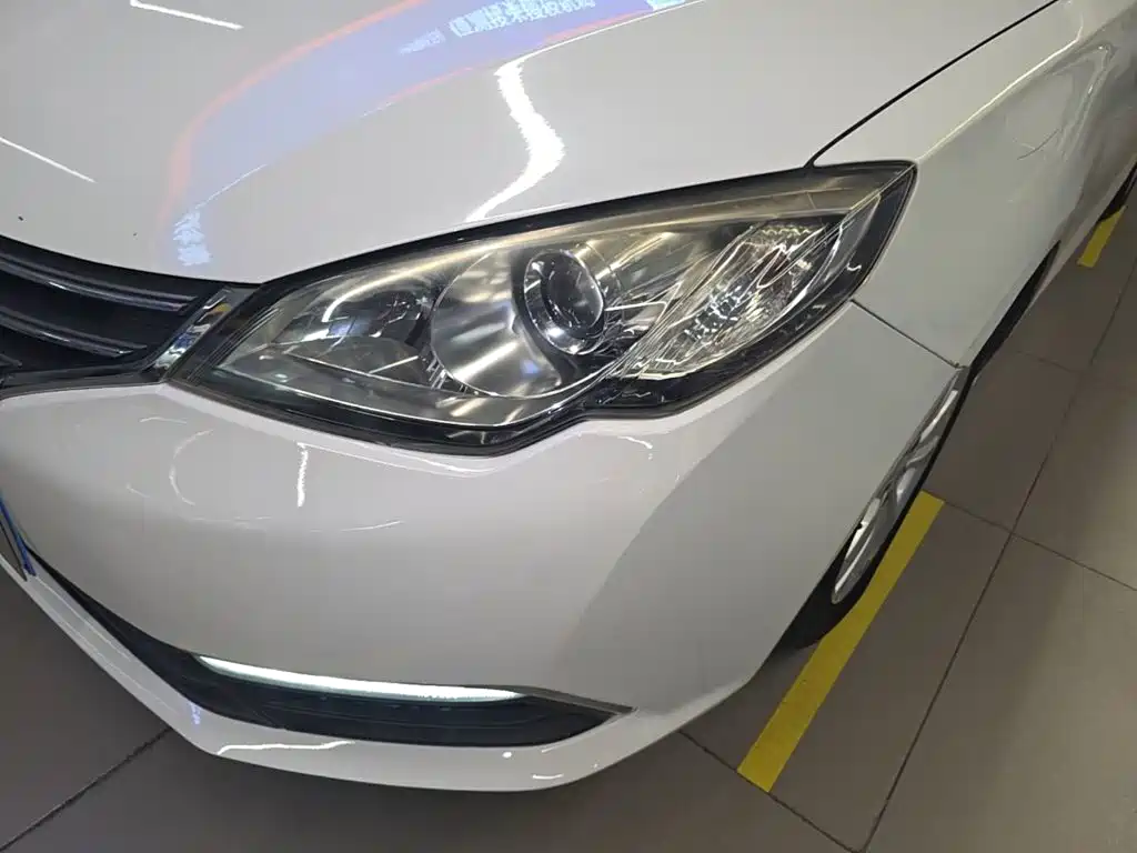 Фото 24 - Roewe 360