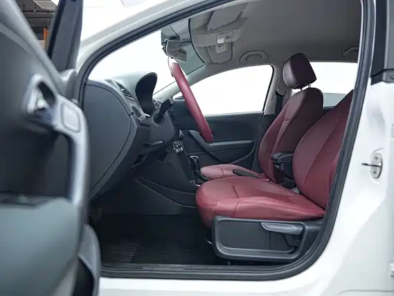 Volkswagen Polo 2016 1.4L Automatic Trend фото 4