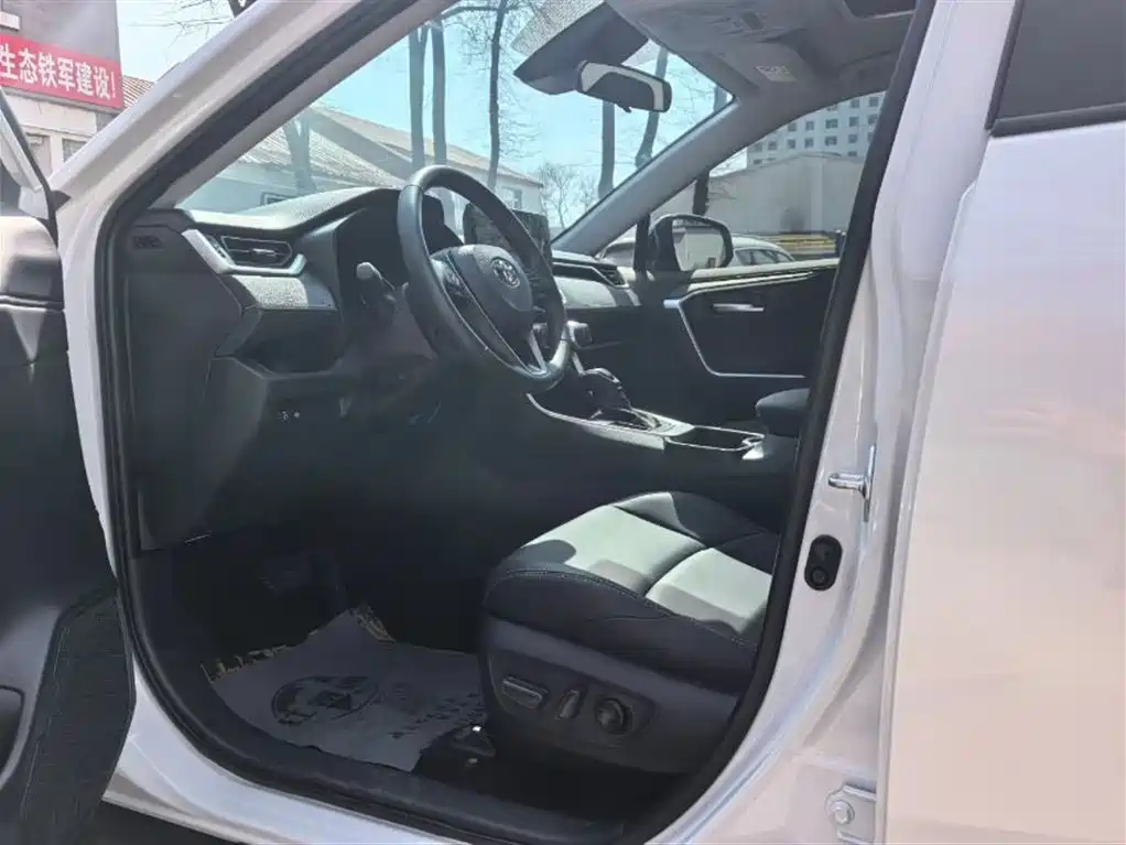 Toyota Wildlander 2024 2.0L CVT 2WD Urban Edition фото 7
