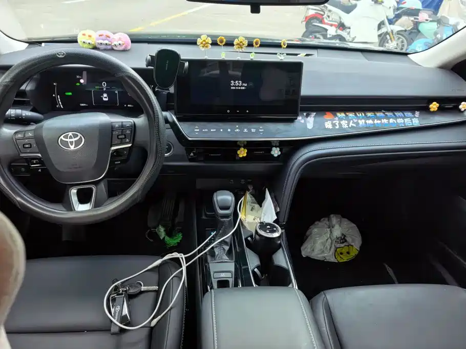 Фото 12 - Toyota Camry