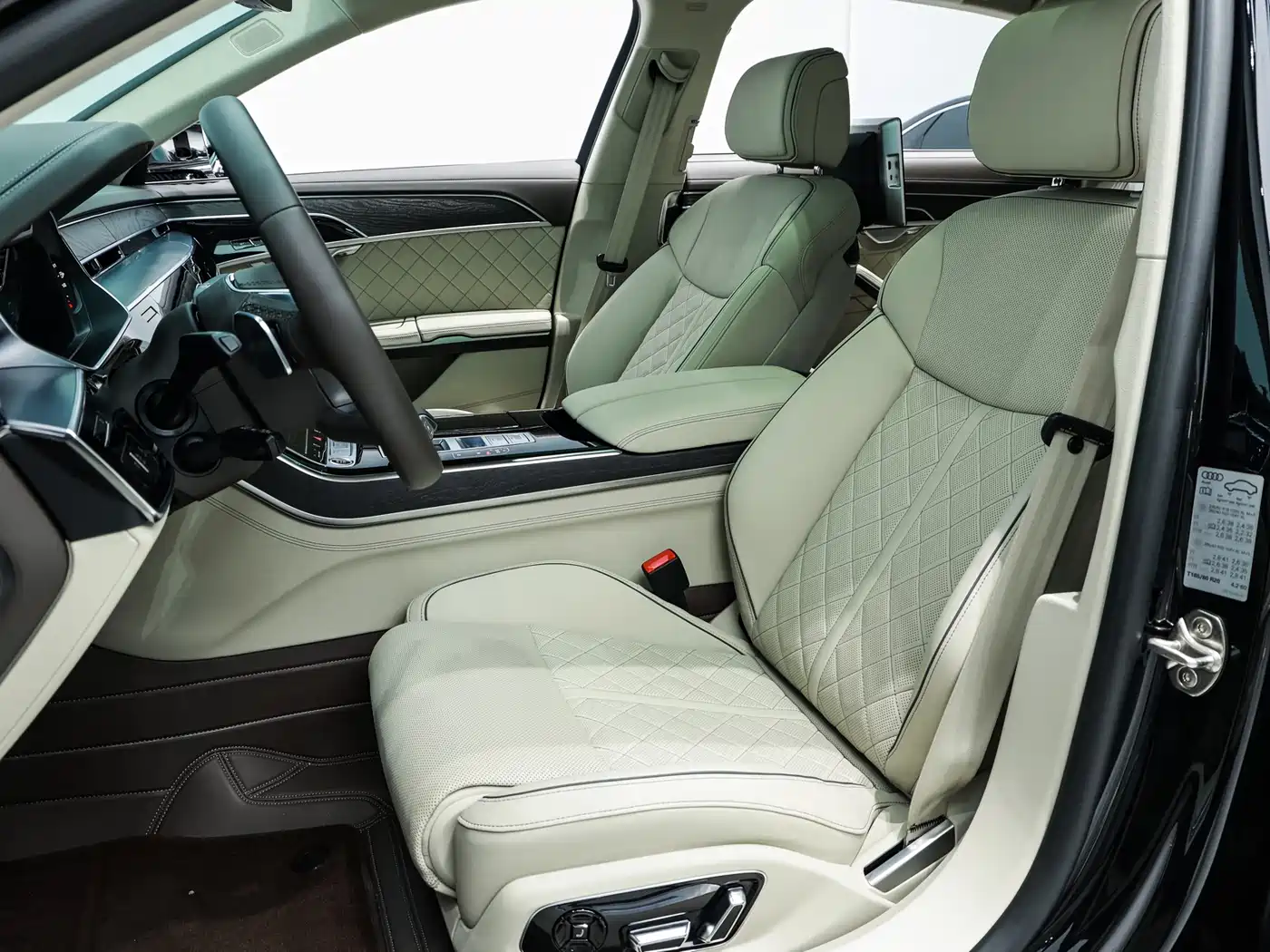 Audi A8 2022 A8L Horch Founder's Edition Legendary фото 10