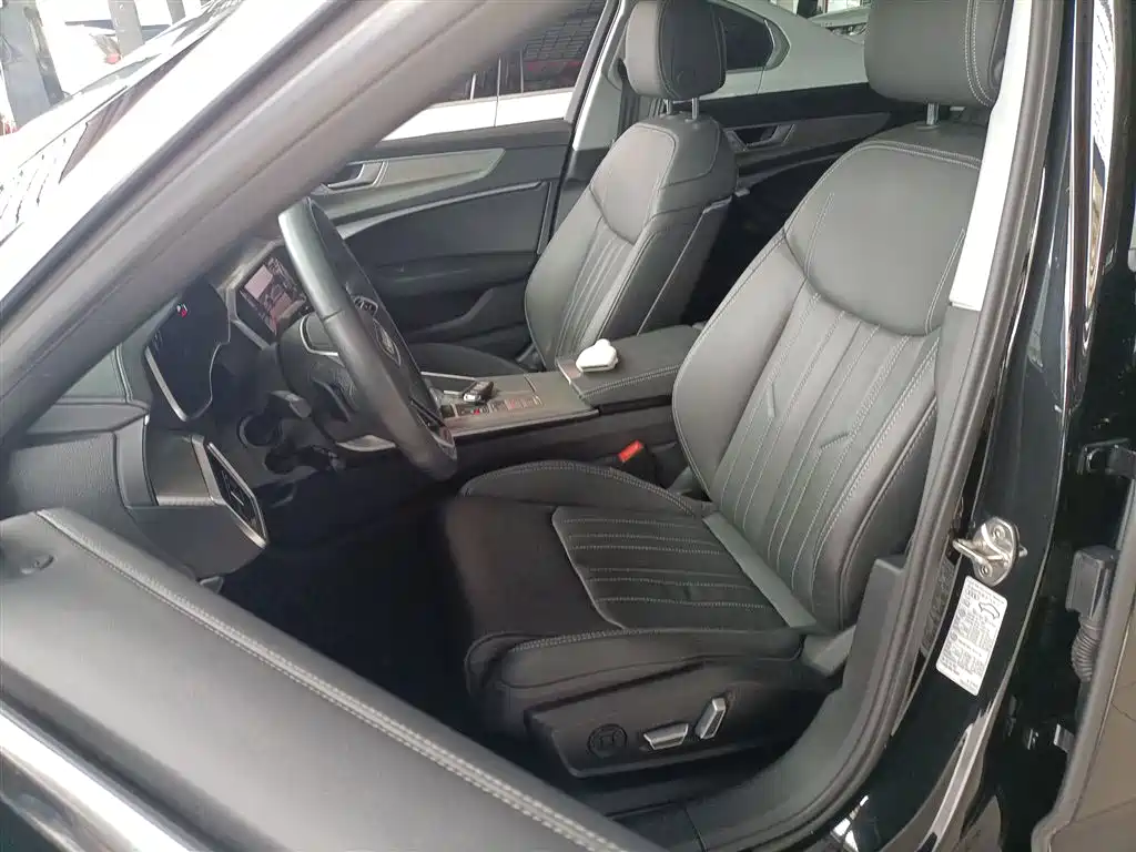 Audi A6L 2023 45 TFSI Premium Selection Elegance фото 13