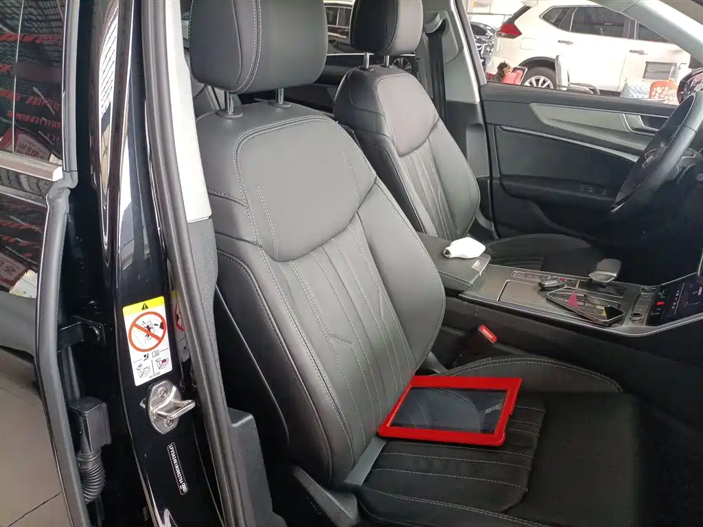 Audi A6L 2023 45 TFSI Premium Selection Elegance фото 4